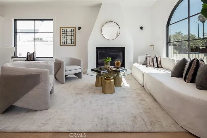 1141 S Curson Avenue, Los Angeles, California 90019