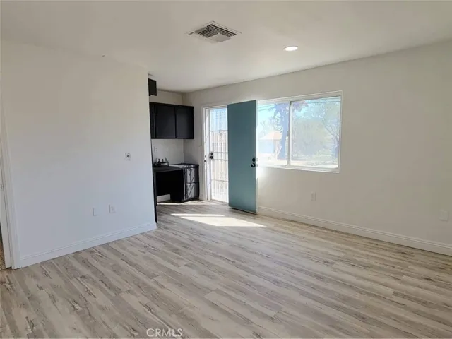 7395 Dumosa Avenue, Yucca Valley, California 92284