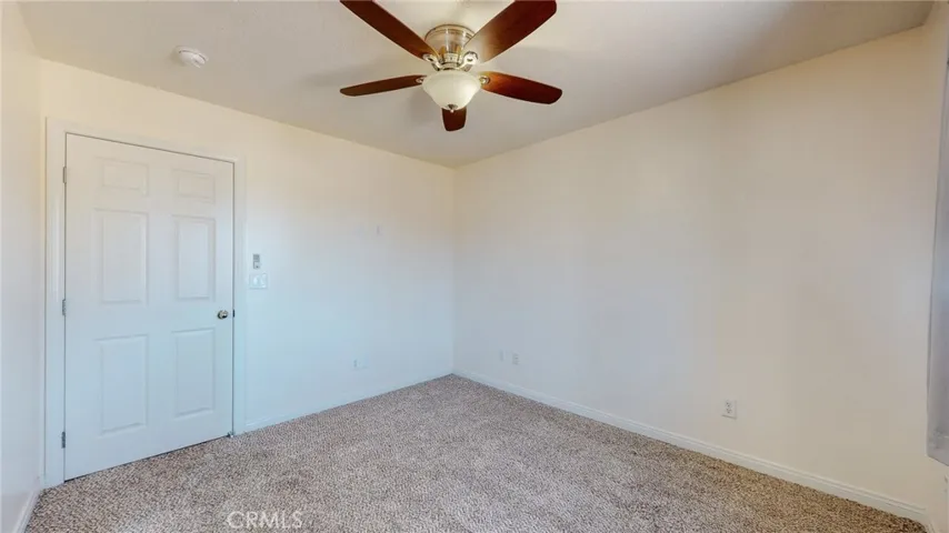 Middle Bedroom pic 3