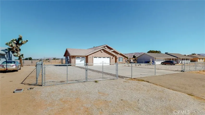 Expansive lot front and back