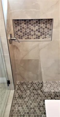 Built-in shampoo bin.