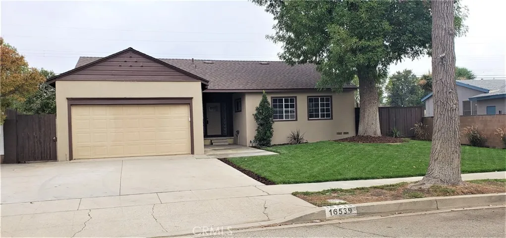 Beautiful home in great neighborhood.