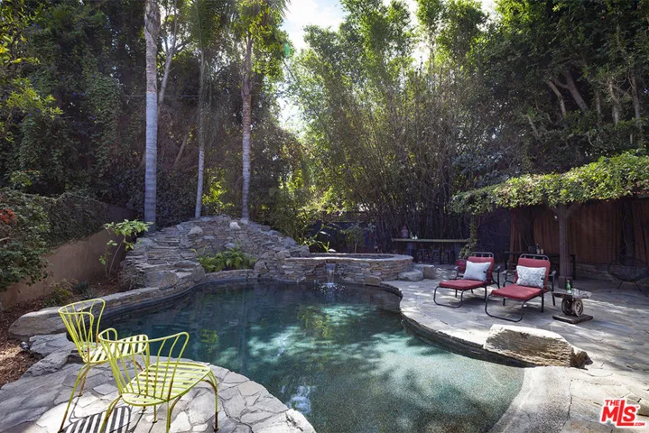 14332 Roblar Place, Sherman Oaks, California 91423