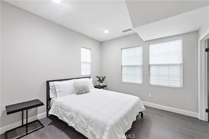 67 Barnes Road, Tustin, California 92782