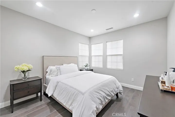67 Barnes Road, Tustin, California 92782