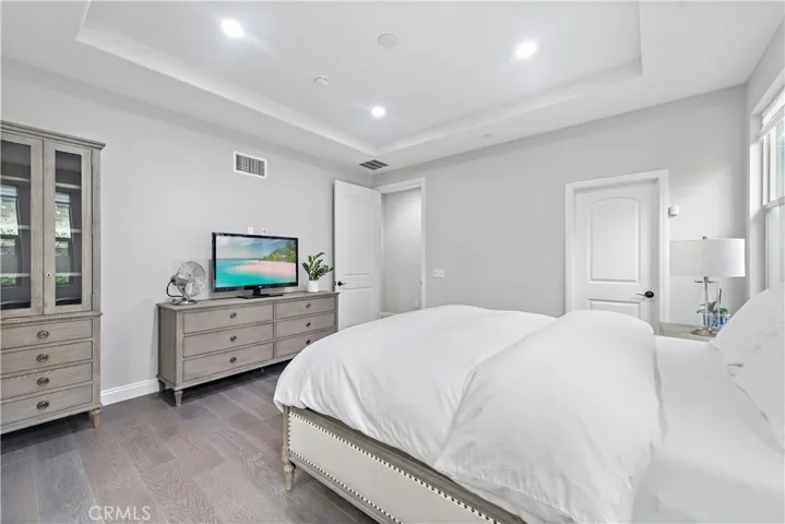 67 Barnes Road, Tustin, California 92782