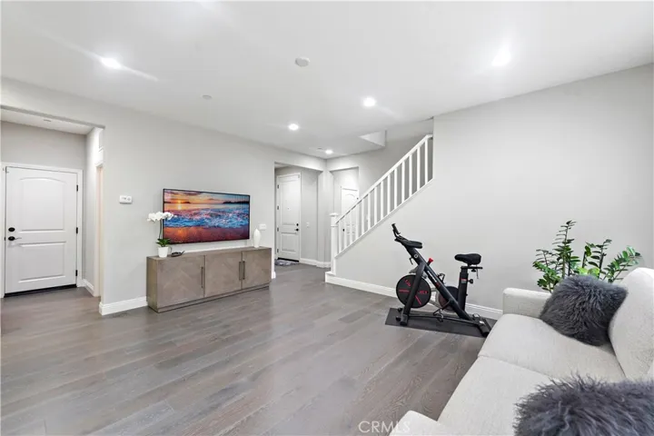 67 Barnes Road, Tustin, California 92782