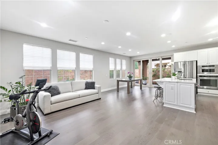 67 Barnes Road, Tustin, California 92782