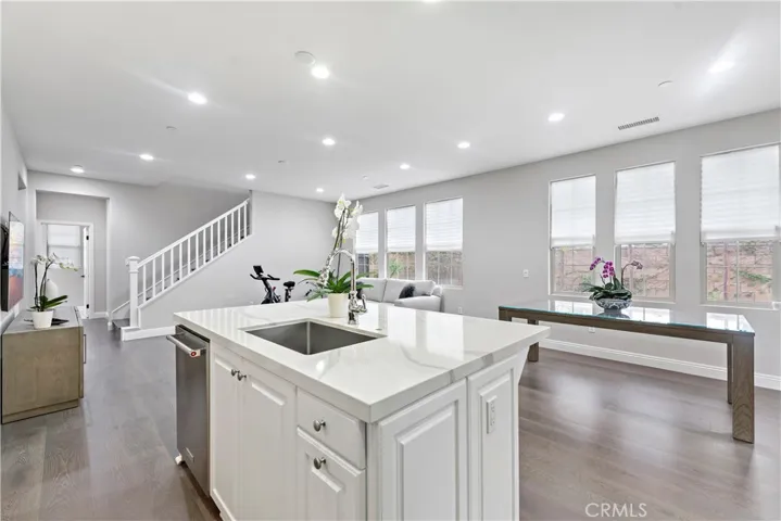 67 Barnes Road, Tustin, California 92782