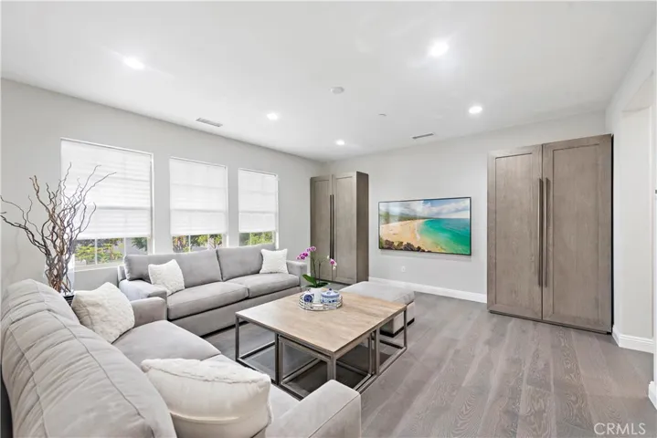 67 Barnes Road, Tustin, California 92782