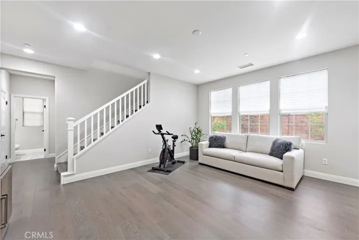 67 Barnes Road, Tustin, California 92782