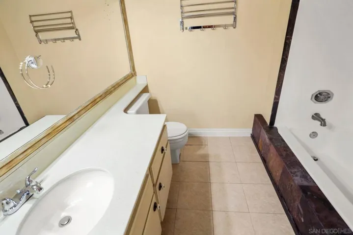 9704 Caminito De La Fada, San Diego, California 92124