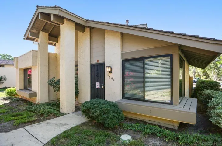 9704 Caminito De La Fada, San Diego, California 92124