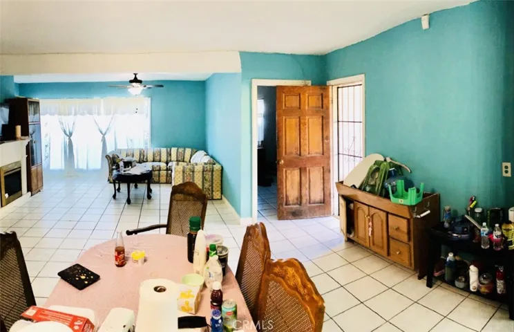Open concept/Dining area
