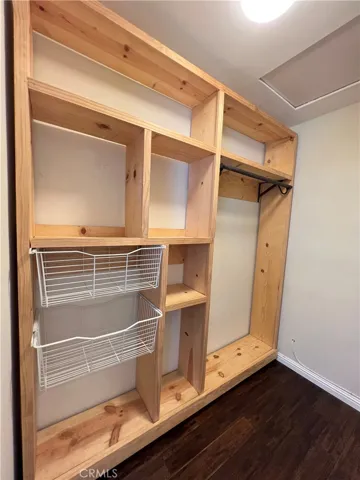 MB Walk-in Closet