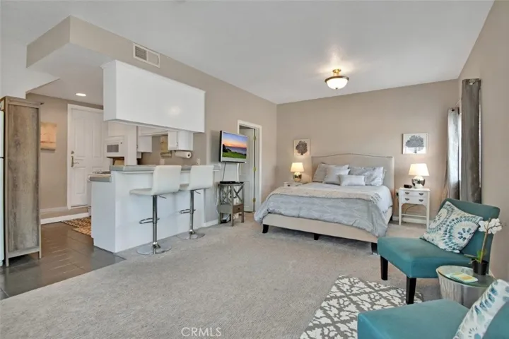 328 Rosecrans Avenue, Manhattan Beach, California 90266