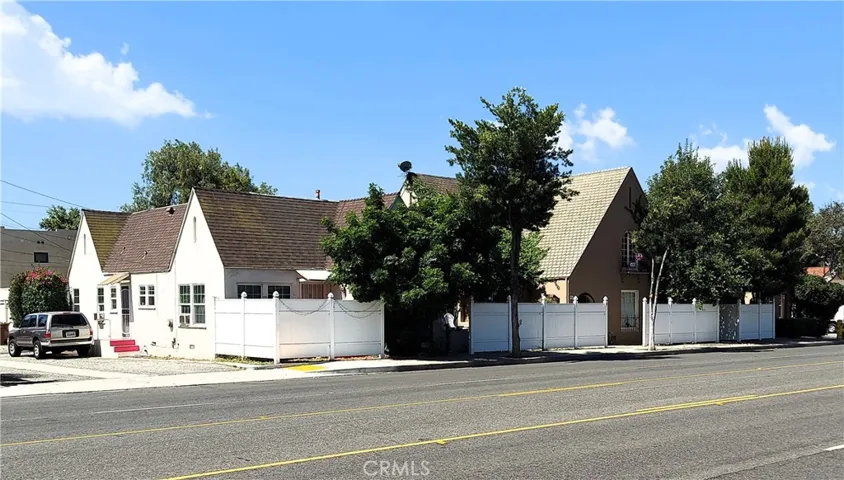 900 Chapman, Fullerton, California 92831