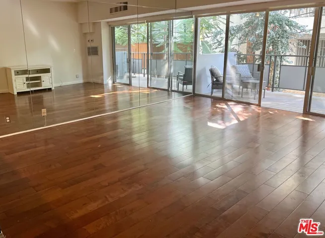 1155 N La Cienega Boulevard 204, West Hollywood, California 90069