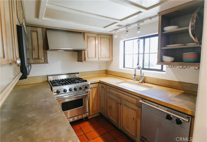 564 Bluerock Court, San Luis Obispo, California 93401
