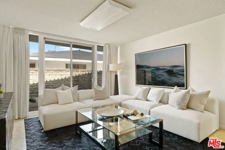 6155 Shenandoah Avenue, Los Angeles, California 90056