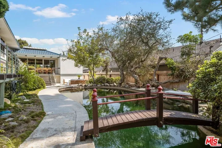 6155 Shenandoah Avenue, Los Angeles, California 90056