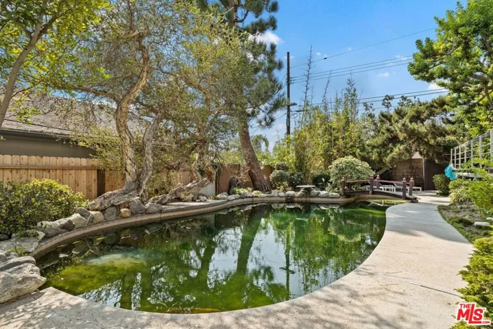 6155 Shenandoah Avenue, Los Angeles, California 90056