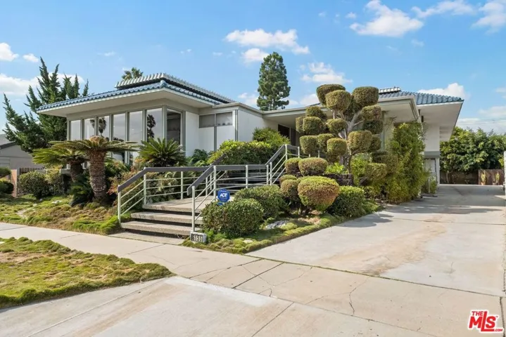 6155 Shenandoah Avenue, Los Angeles, California 90056