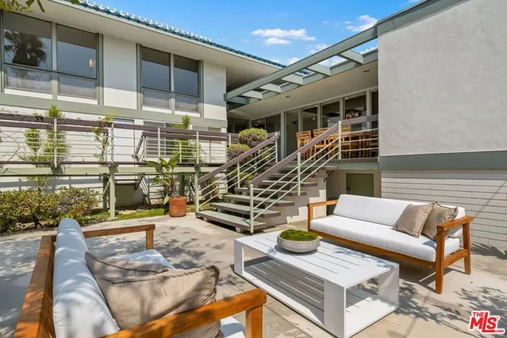 6155 Shenandoah Avenue, Los Angeles, California 90056