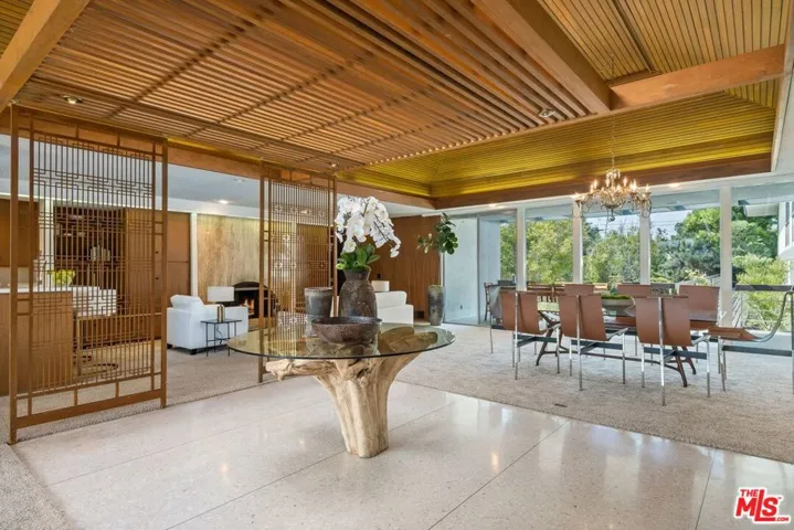 6155 Shenandoah Avenue, Los Angeles, California 90056