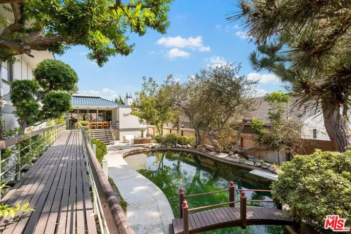 6155 Shenandoah Avenue, Los Angeles, California 90056