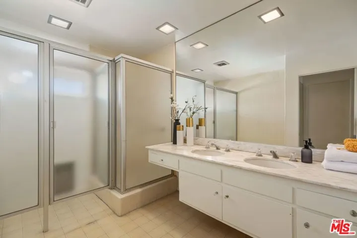 6155 Shenandoah Avenue, Los Angeles, California 90056