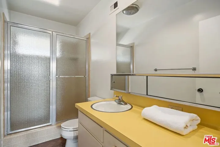 6155 Shenandoah Avenue, Los Angeles, California 90056