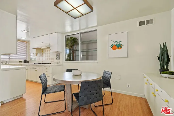 6155 Shenandoah Avenue, Los Angeles, California 90056