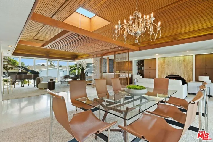 6155 Shenandoah Avenue, Los Angeles, California 90056