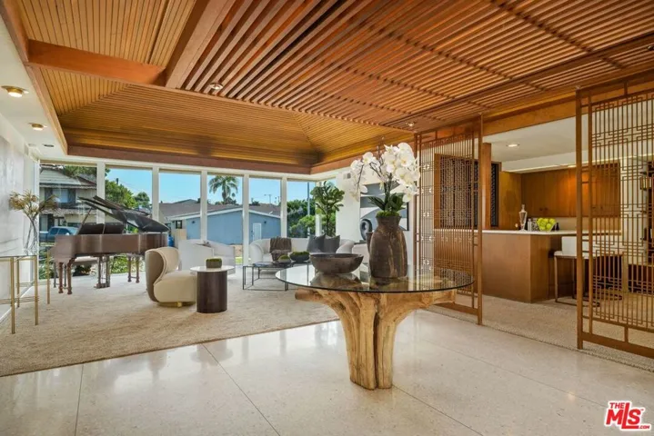 6155 Shenandoah Avenue, Los Angeles, California 90056