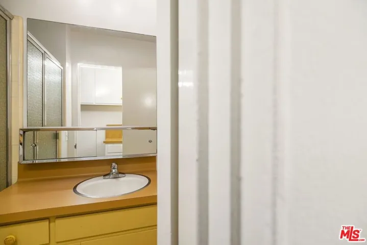 6155 Shenandoah Avenue, Los Angeles, California 90056