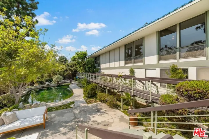 6155 Shenandoah Avenue, Los Angeles, California 90056