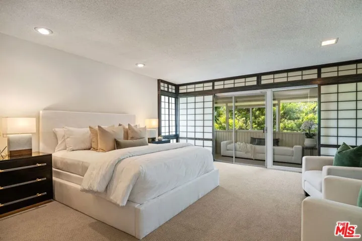 6155 Shenandoah Avenue, Los Angeles, California 90056