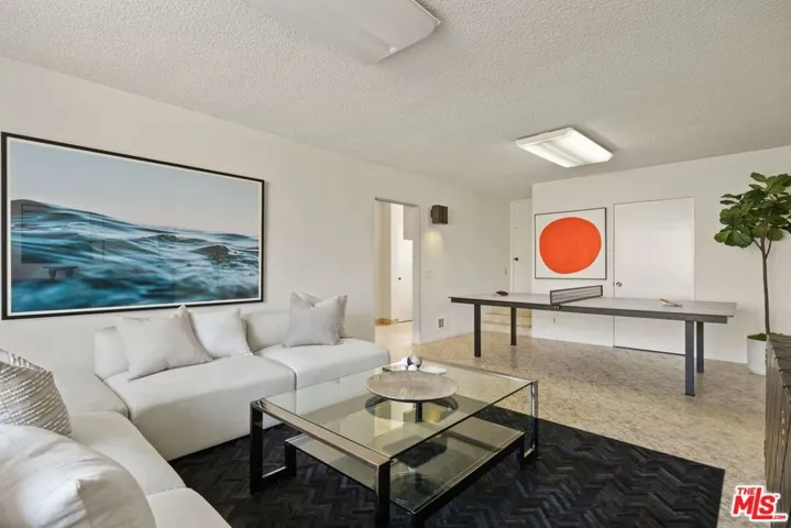 6155 Shenandoah Avenue, Los Angeles, California 90056