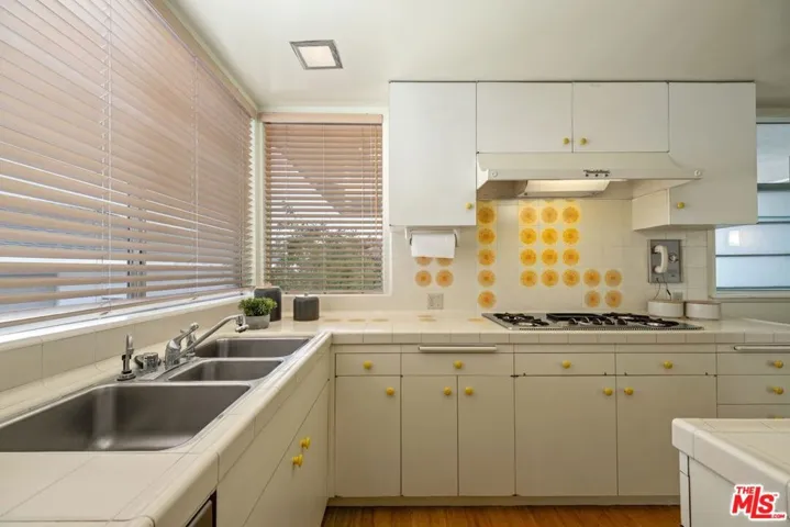 6155 Shenandoah Avenue, Los Angeles, California 90056