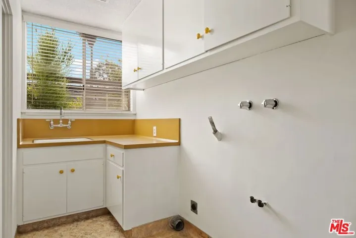 6155 Shenandoah Avenue, Los Angeles, California 90056