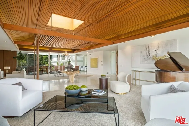 6155 Shenandoah Avenue, Los Angeles, California 90056