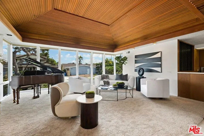 6155 Shenandoah Avenue, Los Angeles, California 90056