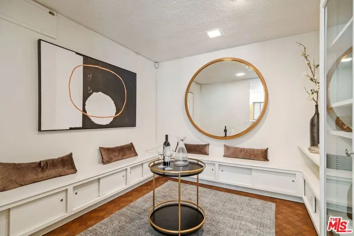 6155 Shenandoah Avenue, Los Angeles, California 90056