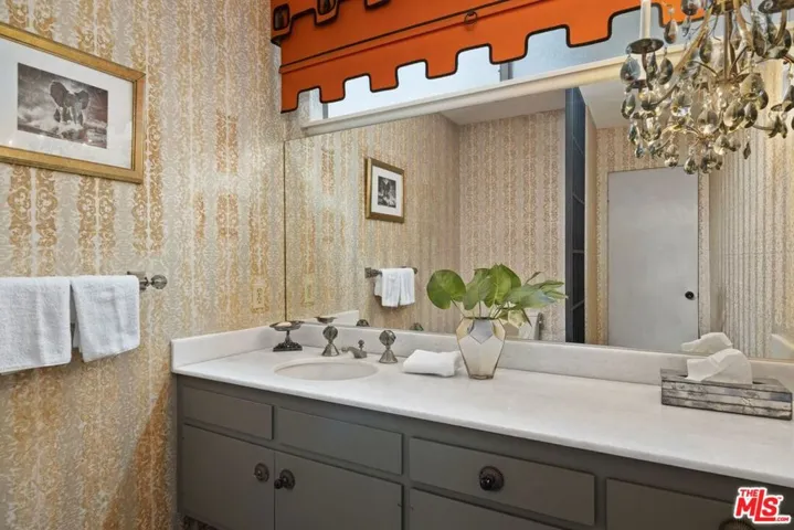 6155 Shenandoah Avenue, Los Angeles, California 90056