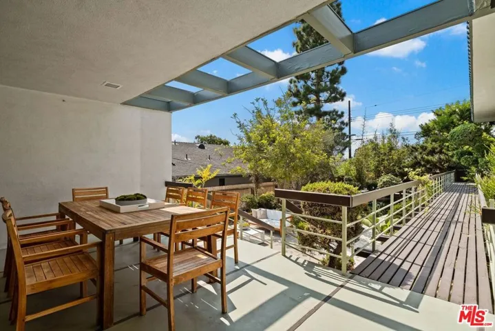 6155 Shenandoah Avenue, Los Angeles, California 90056