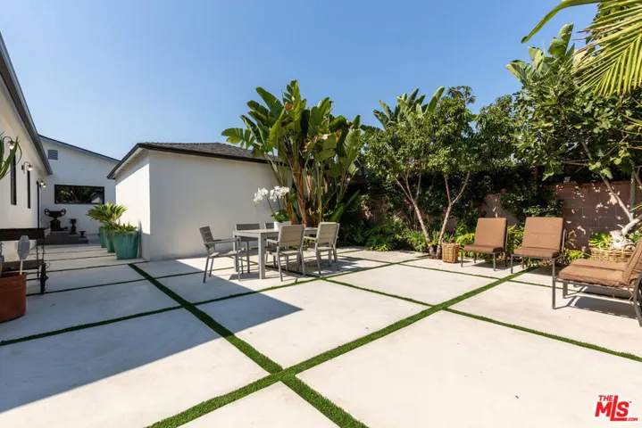 964 4th Avenue, Los Angeles, California 90019