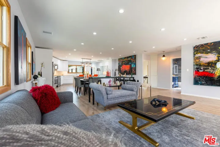 964 4th Avenue, Los Angeles, California 90019
