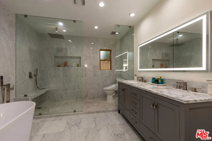964 4th Avenue, Los Angeles, California 90019