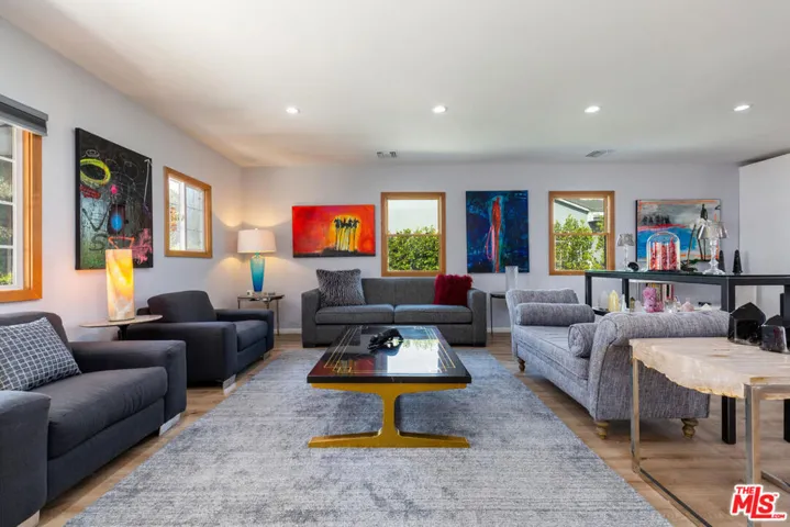 964 4th Avenue, Los Angeles, California 90019